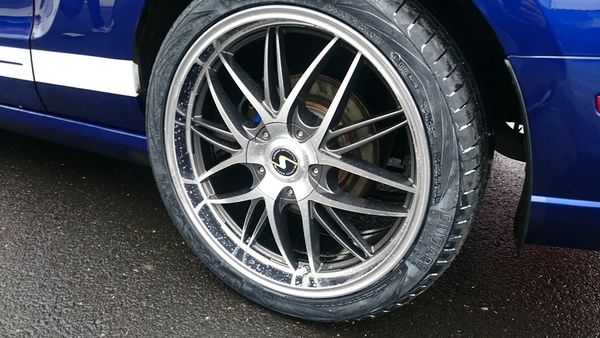 Ford mit Alufelgen – Bild 2