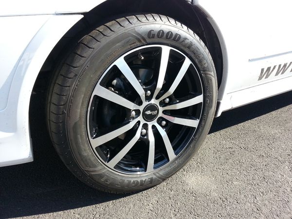 Ford mit Alufelgen – Bild 6