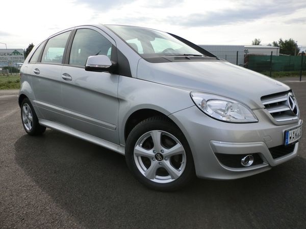 Mercedes mit Alufelgen – Bild 1