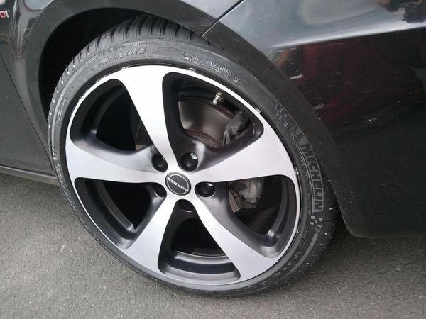 Seat mit Alufelgen – Bild 8
