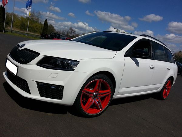 Skoda mit Alufelgen – Bild 1