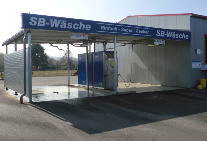 SB-Waschplatz für Pkw im Waschpark von Reifen Petschak