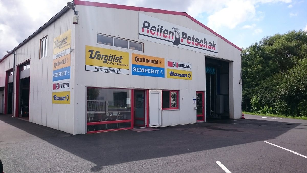Außenansicht von Reifen Petschak in Berka/Werra